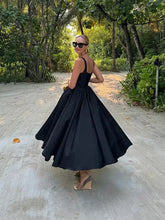 Zeitloses schwarzes Kleid
